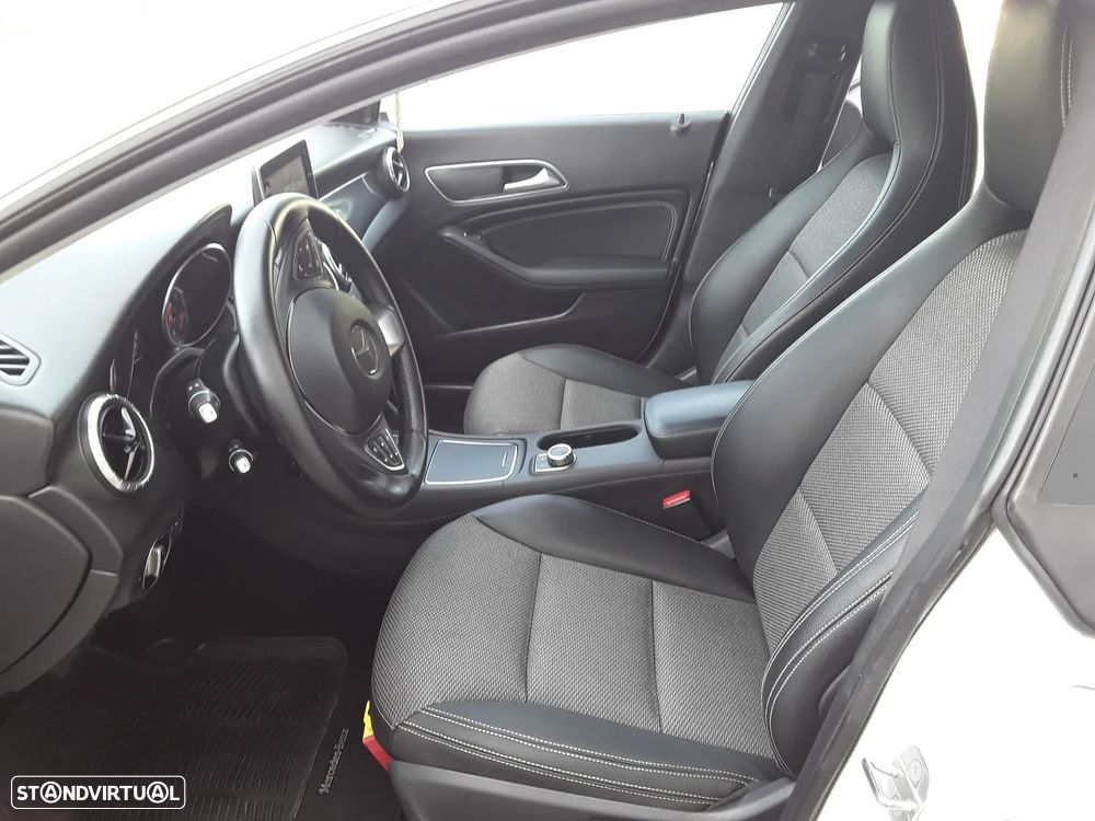 Mercedes-Benz CLA 200 d 7G-DCT UrbanStyle Edition - 20