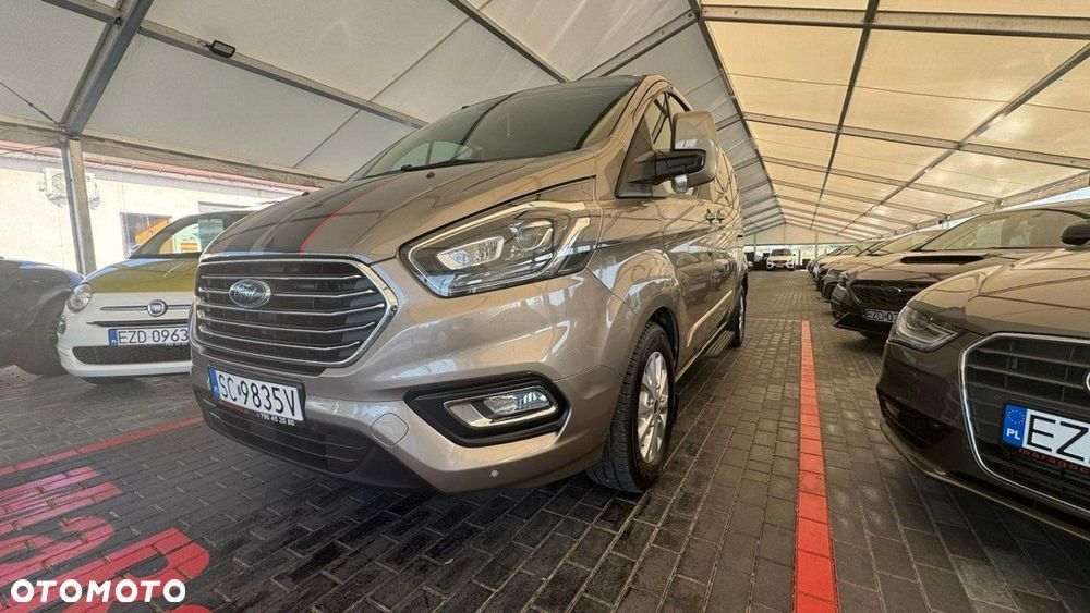 Ford Tourneo Custom - 11