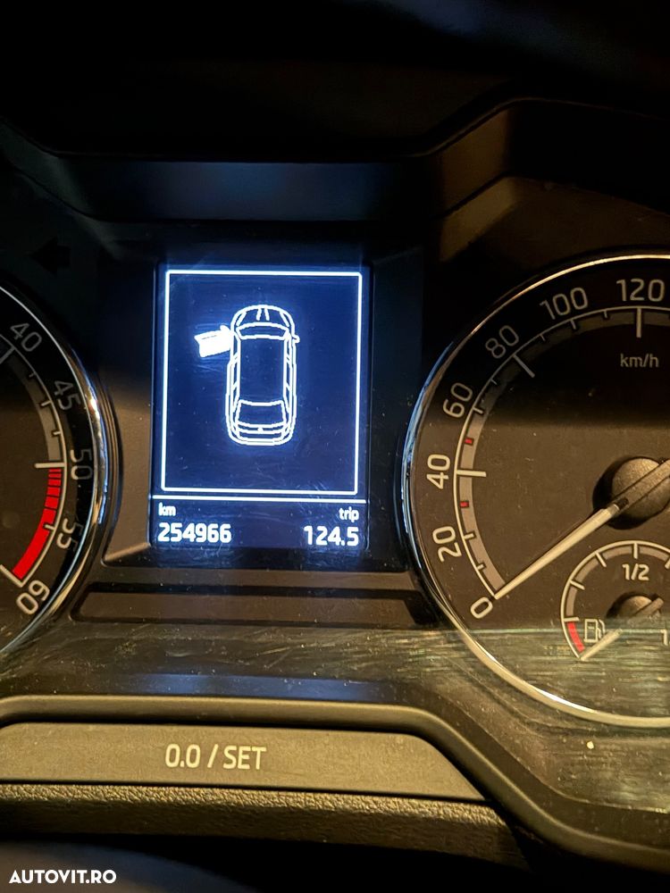 Skoda Octavia 2.0 TDI DSG Ambition - 11