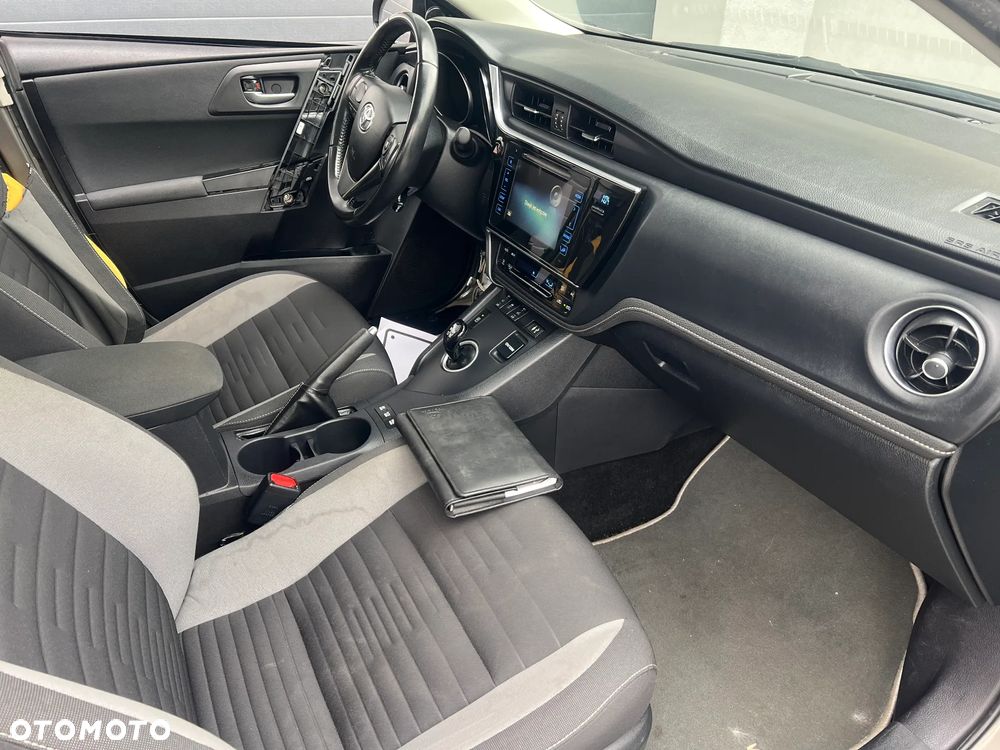 Toyota Auris Hybrid 135 Dynamic - 18