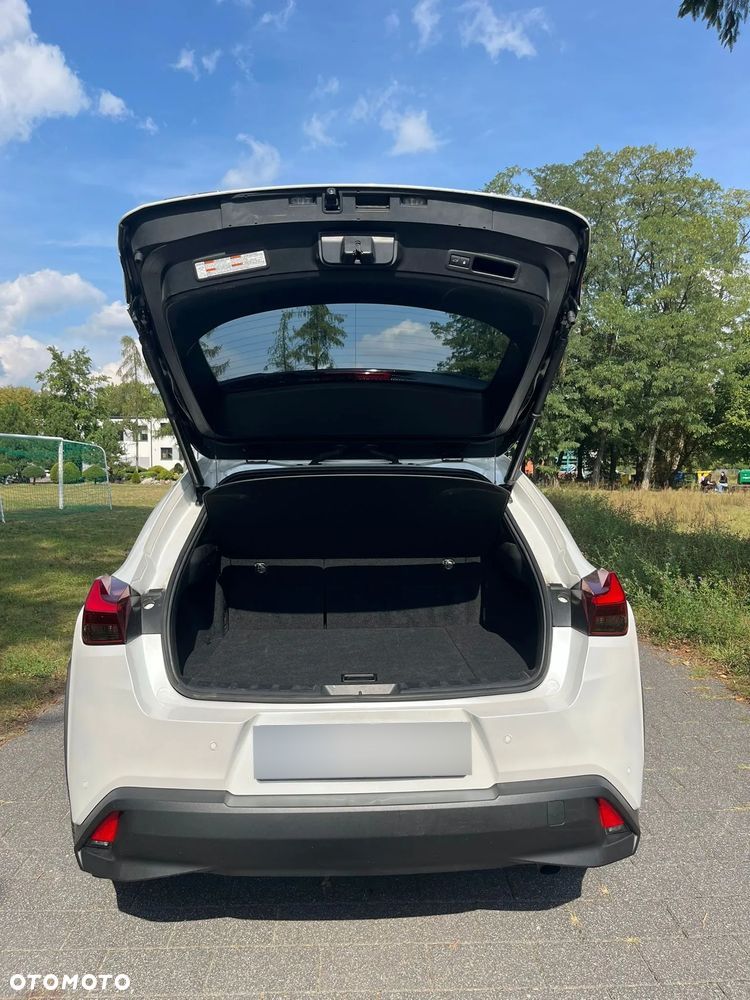 Lexus UX - 8
