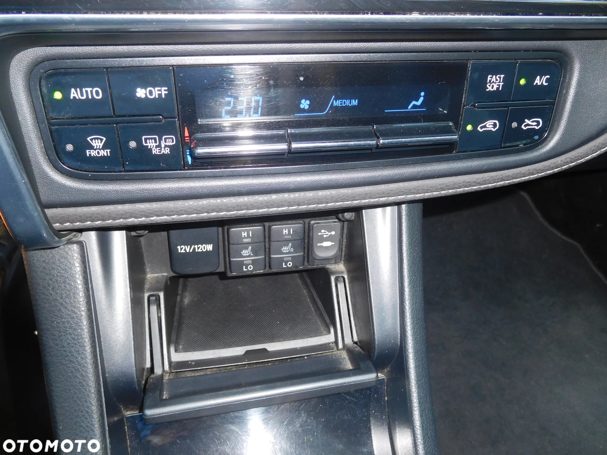 Toyota Auris 1.6 D-4D Premium - 12