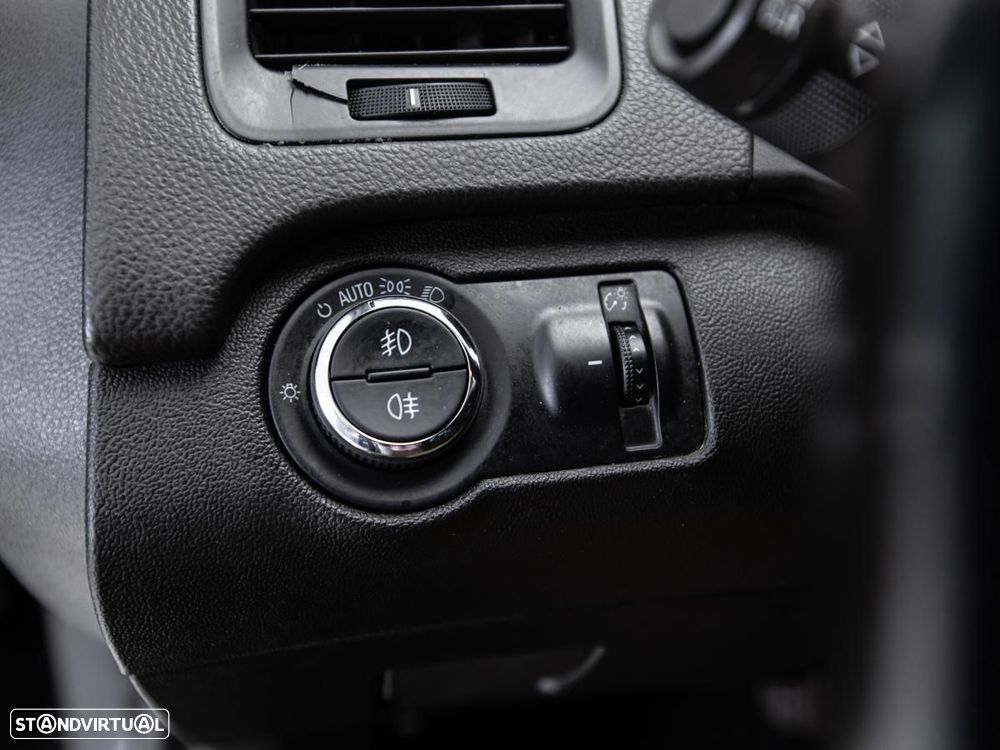 Opel Insignia Sports Tourer - 13