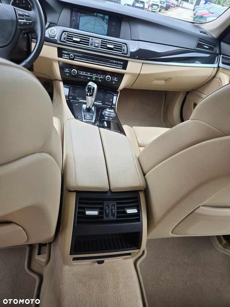 BMW Seria 5 520d Luxury Line - 12
