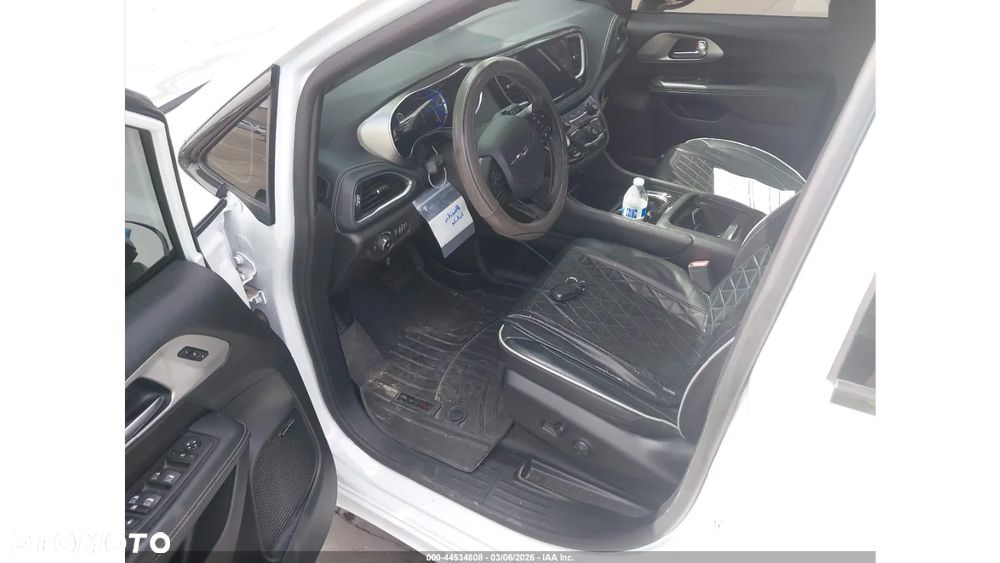 Chrysler Pacifica - 15