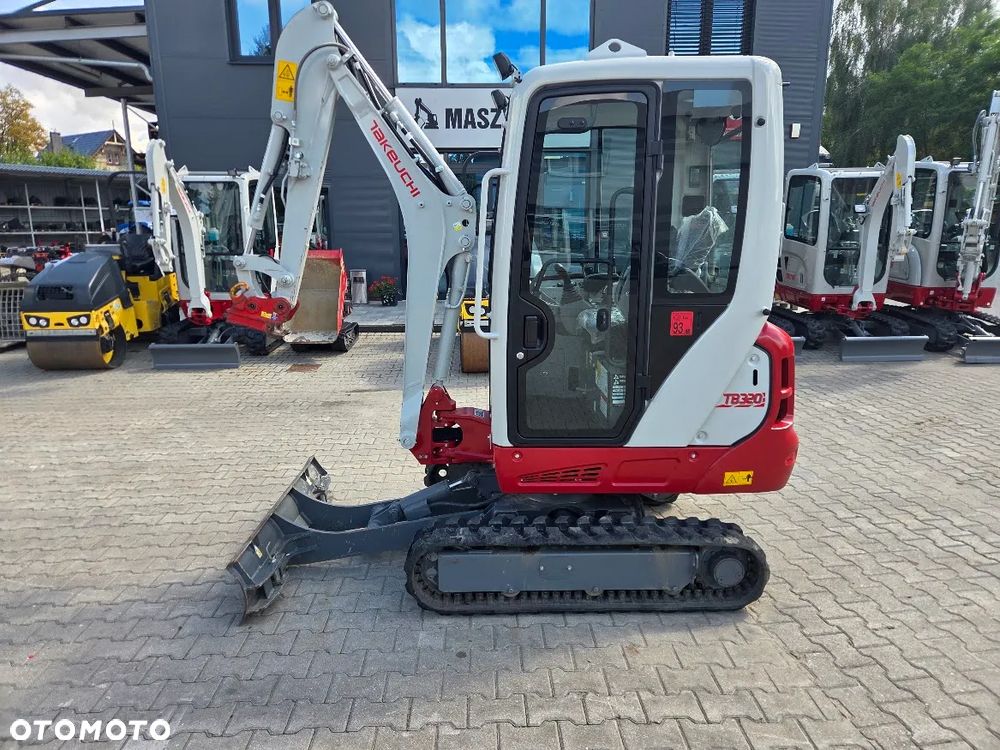 Takeuchi Koparka Minikoparka TAKEUCHI TB320 DEMO - Gwarancja - 3 łyżki - 2