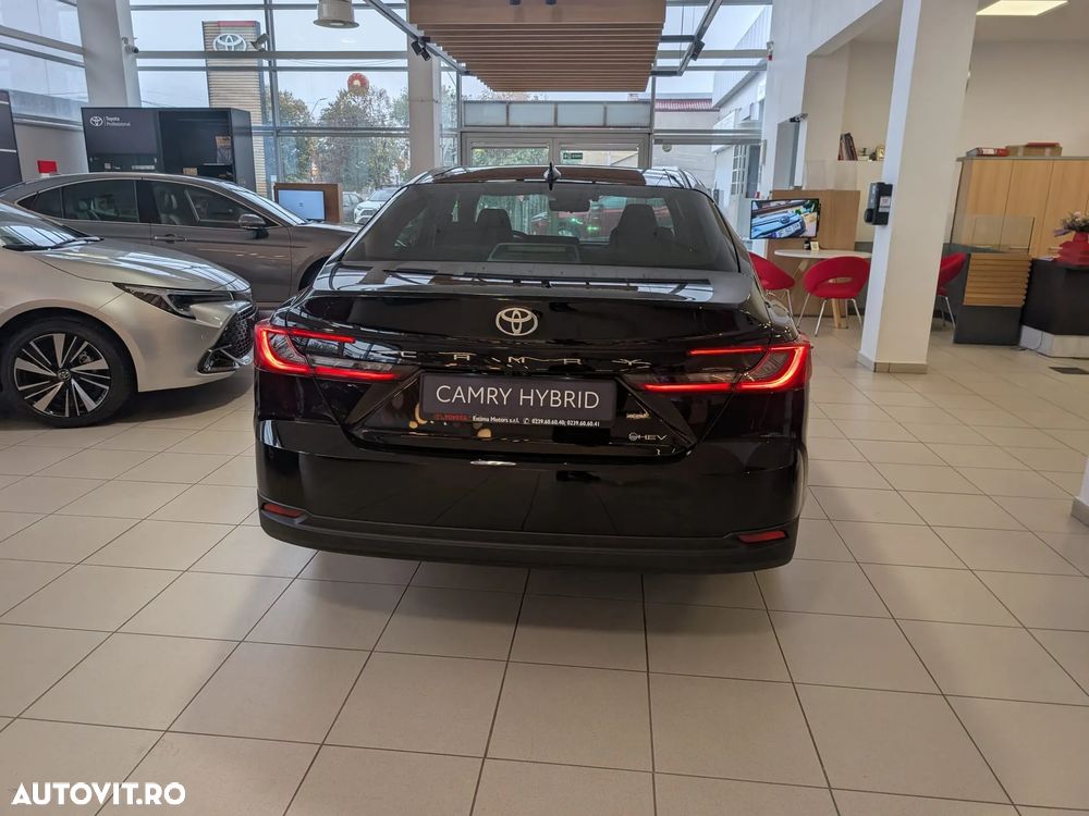 Toyota Camry - 5