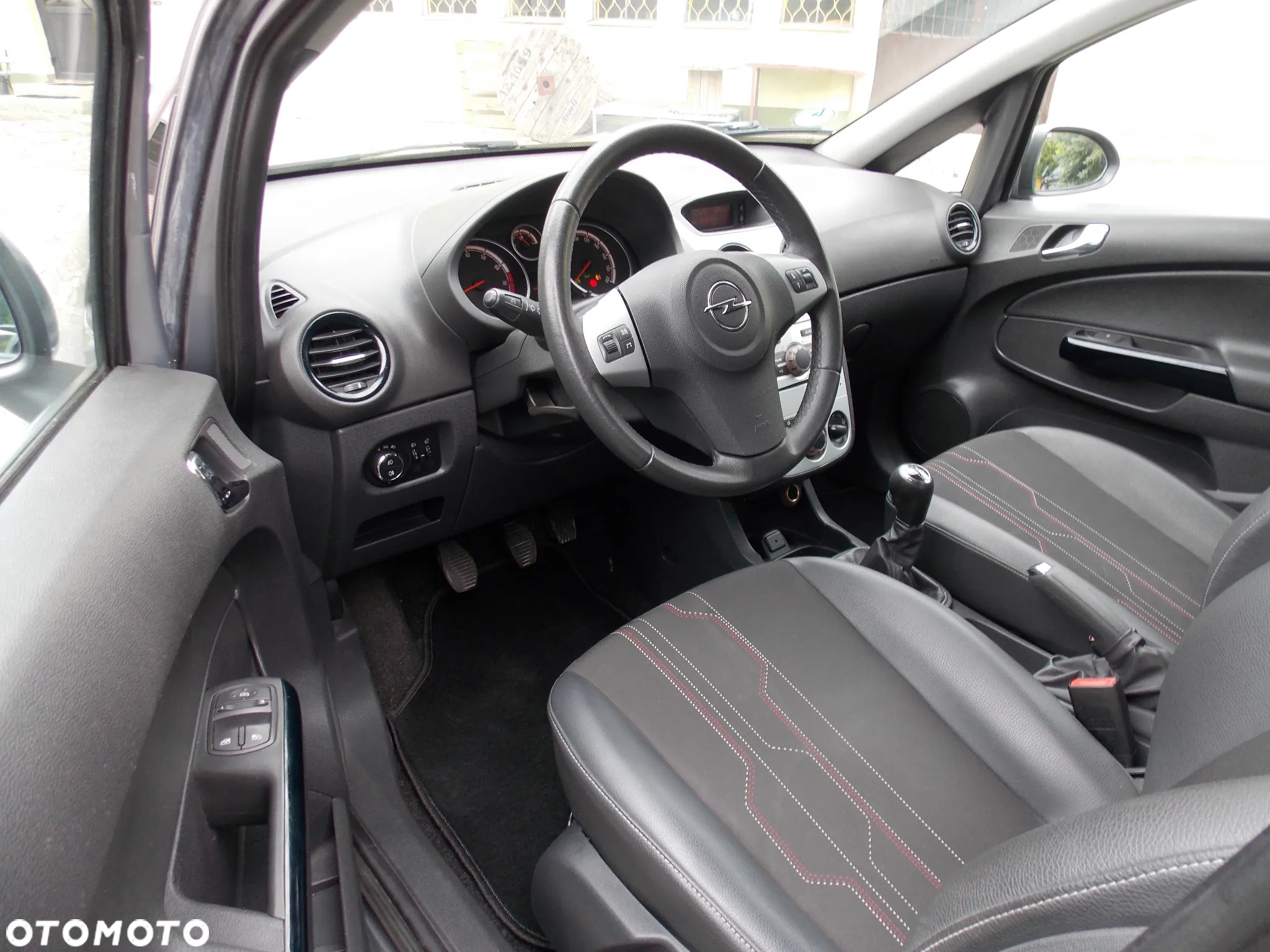 Opel Corsa 1.2 16V Cosmo - 17