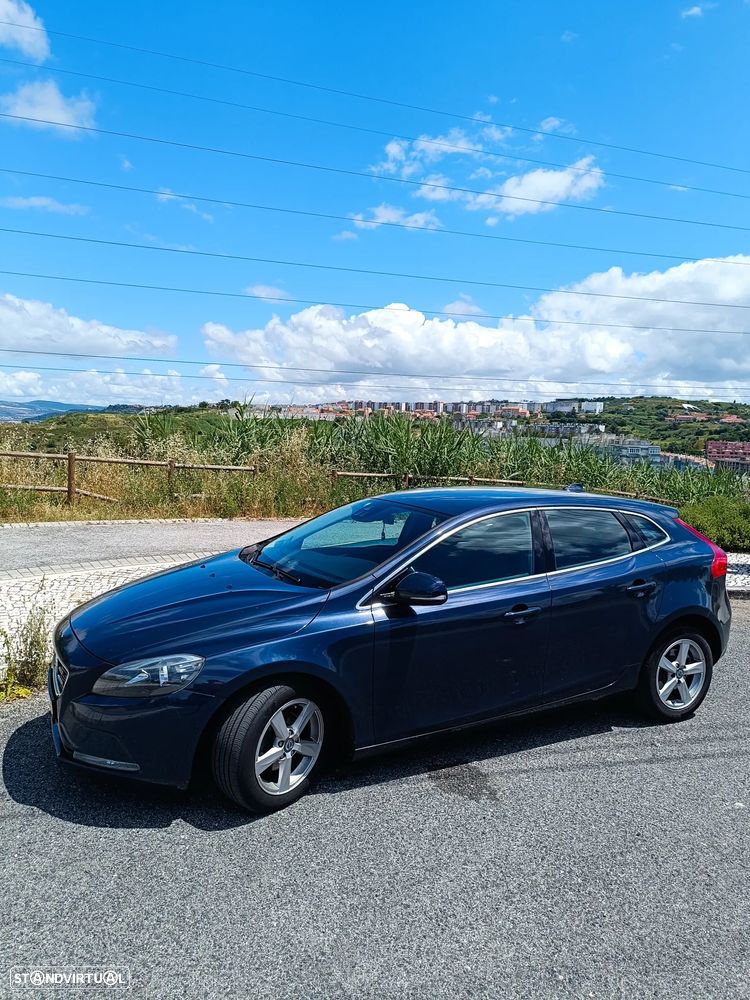 Volvo V40 D2 Momentum - 1