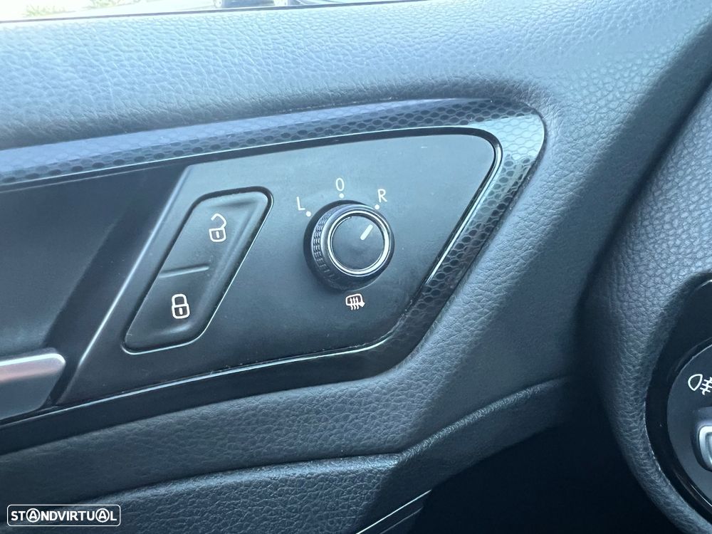 VW Golf 1.6 TDi Highline - 27