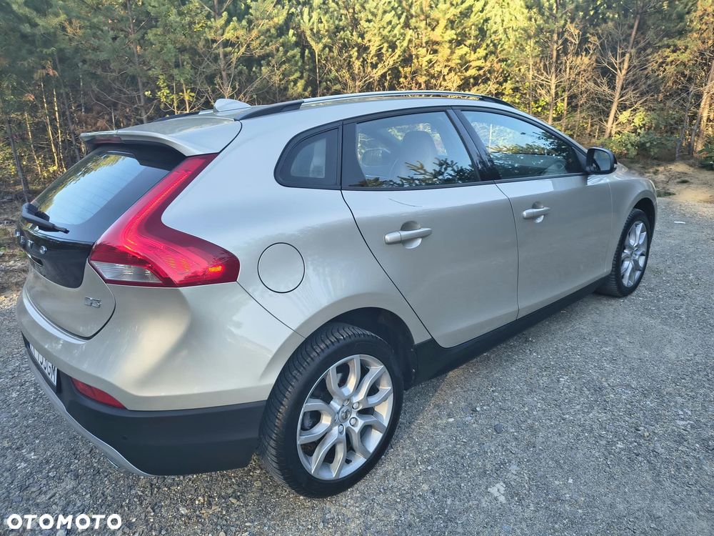 Volvo V40 Cross Country - 11