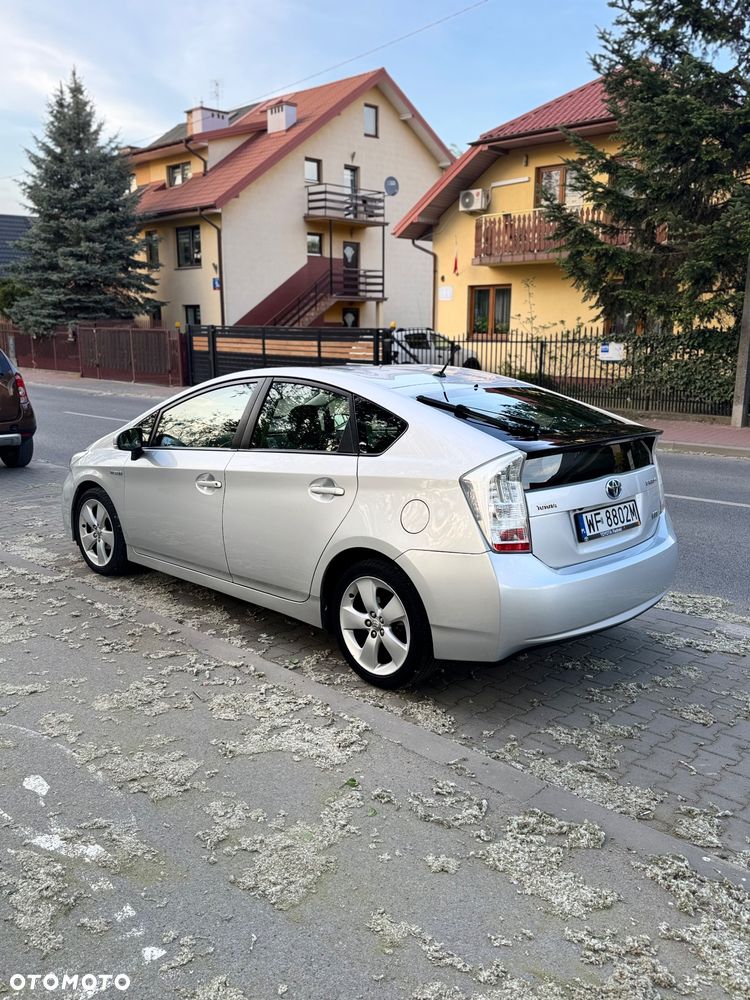 Toyota Prius (Hybrid) - 2