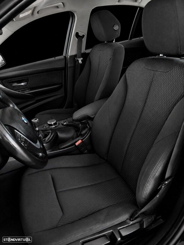 BMW 318 d LifeStyle - 15