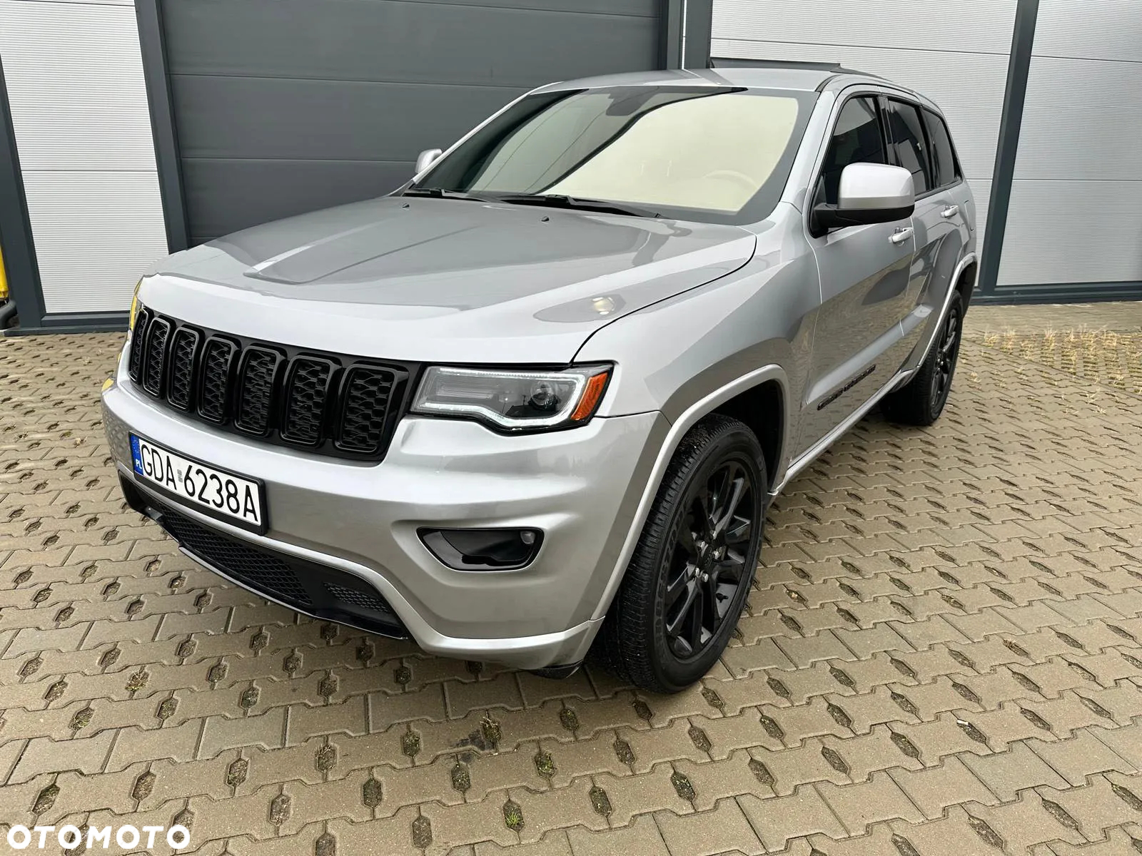 Jeep Grand Cherokee - 21