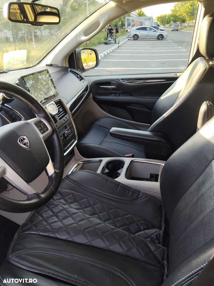 Lancia Voyager - 13