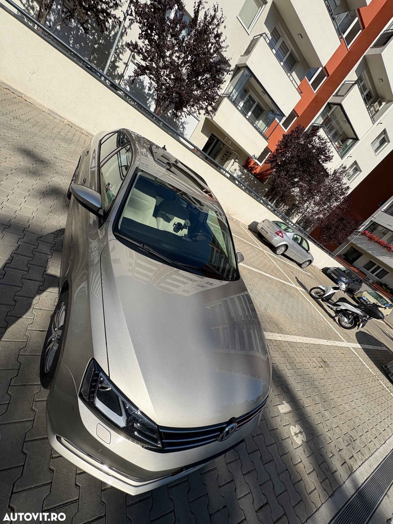 Volkswagen Jetta 2.0 TDI DSG Highline - 3