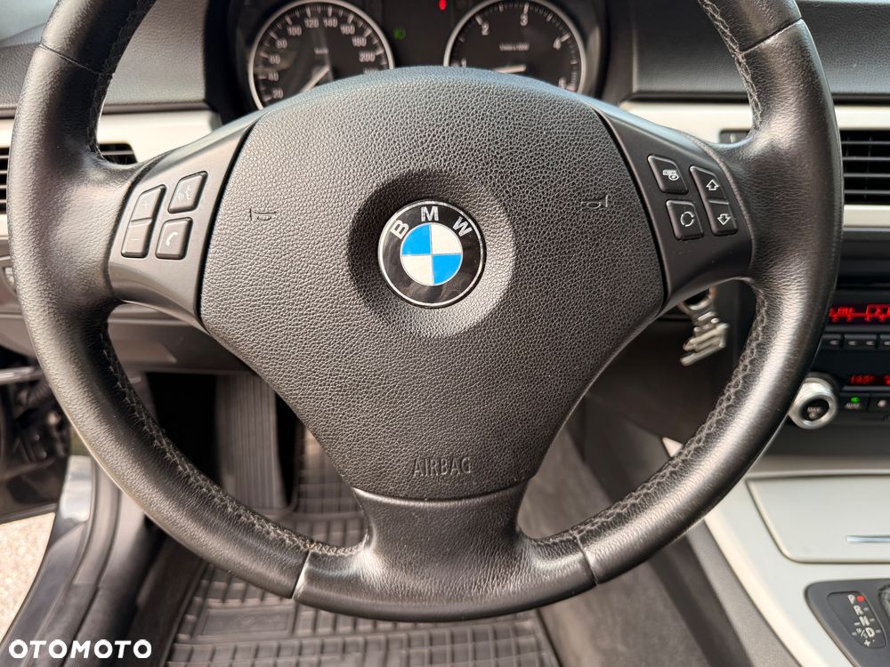 BMW Seria 3 318d DPF Edition Sport - 28