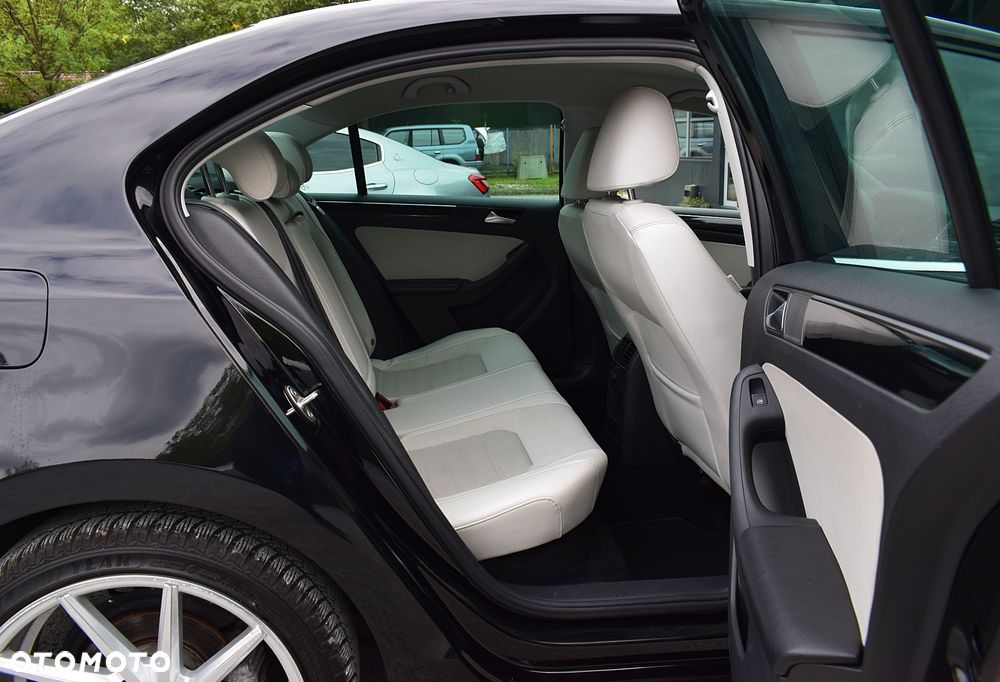 Volkswagen Jetta - 8