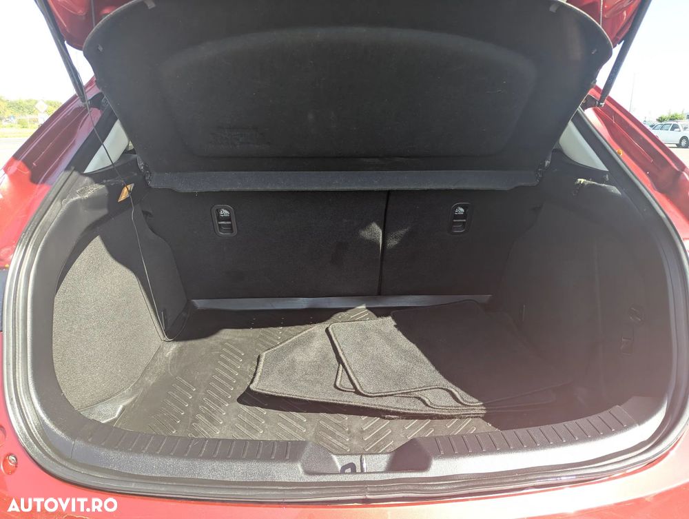 Mazda 3 G165 Revolution Top - 18
