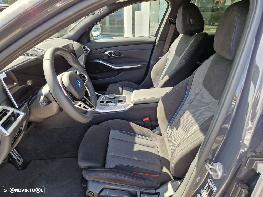 BMW 330 e Touring Pack Desportivo M Pro Auto - 6