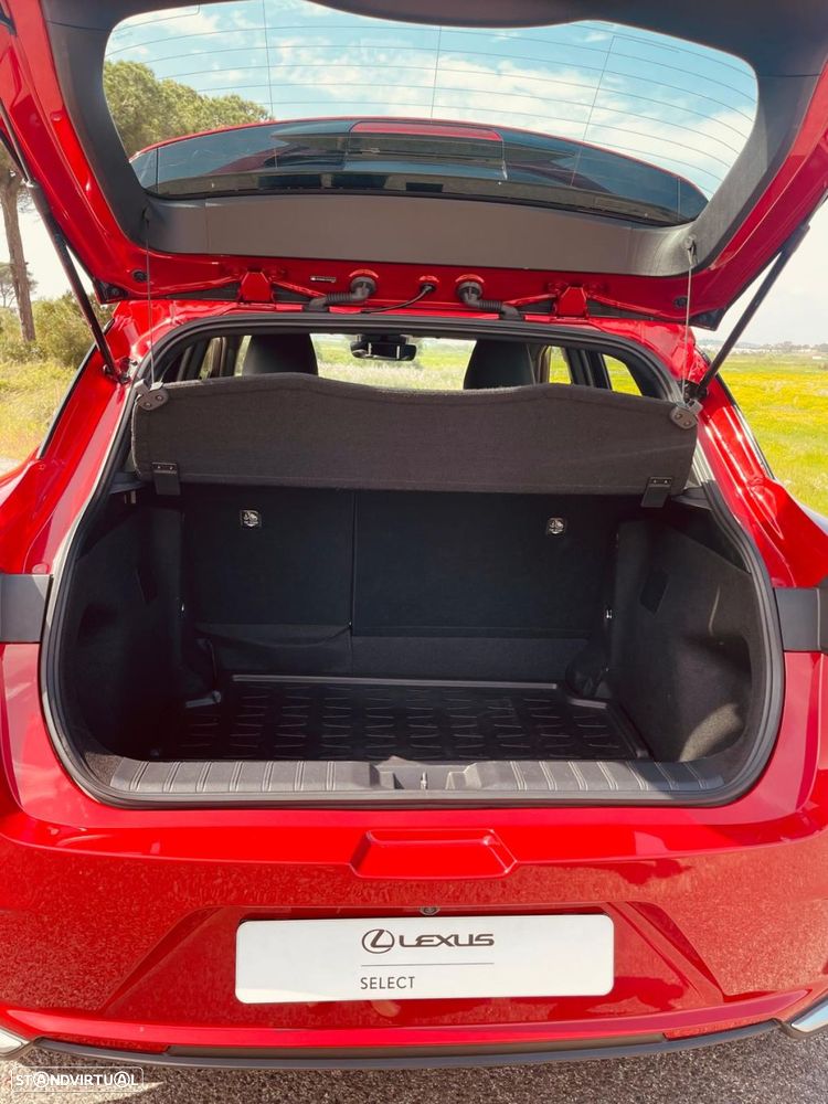 Lexus LBX Elegant - 11