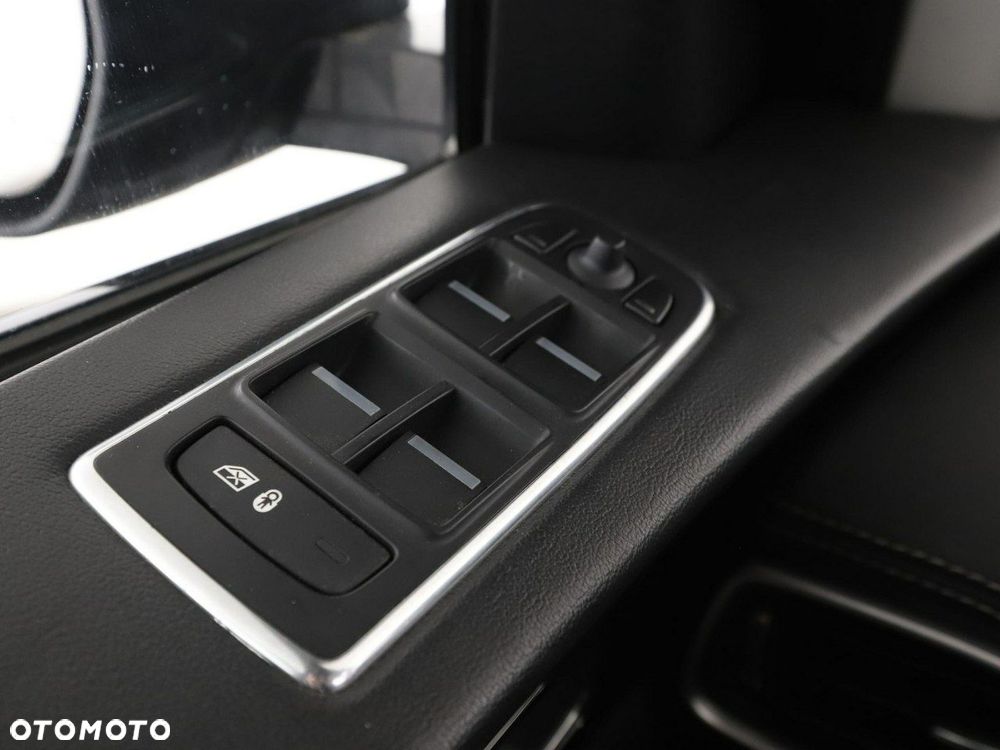 Jaguar F-Pace 2.0 i4D AWD R-Sport - 36