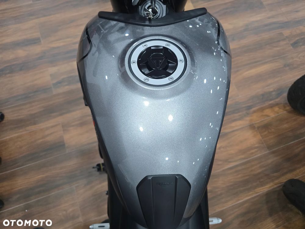 Triumph Trident - 18