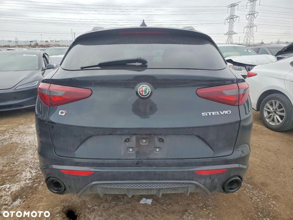 Alfa Romeo Stelvio 2.0 Turbo 16V AT8-Q4 Veloce Ti - 10