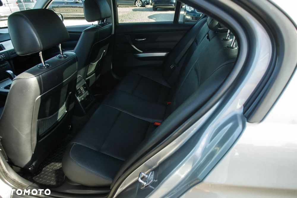 BMW Seria 3 318i Edition Sport - 27