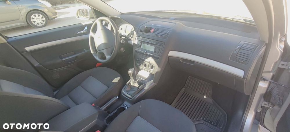 Skoda Octavia 2.0 FSI Ambiente - 6