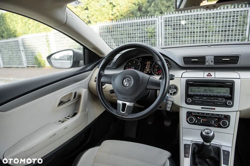 Volkswagen Passat 2.0 TDI DPF BlueMotion Technology Comfortline - 22