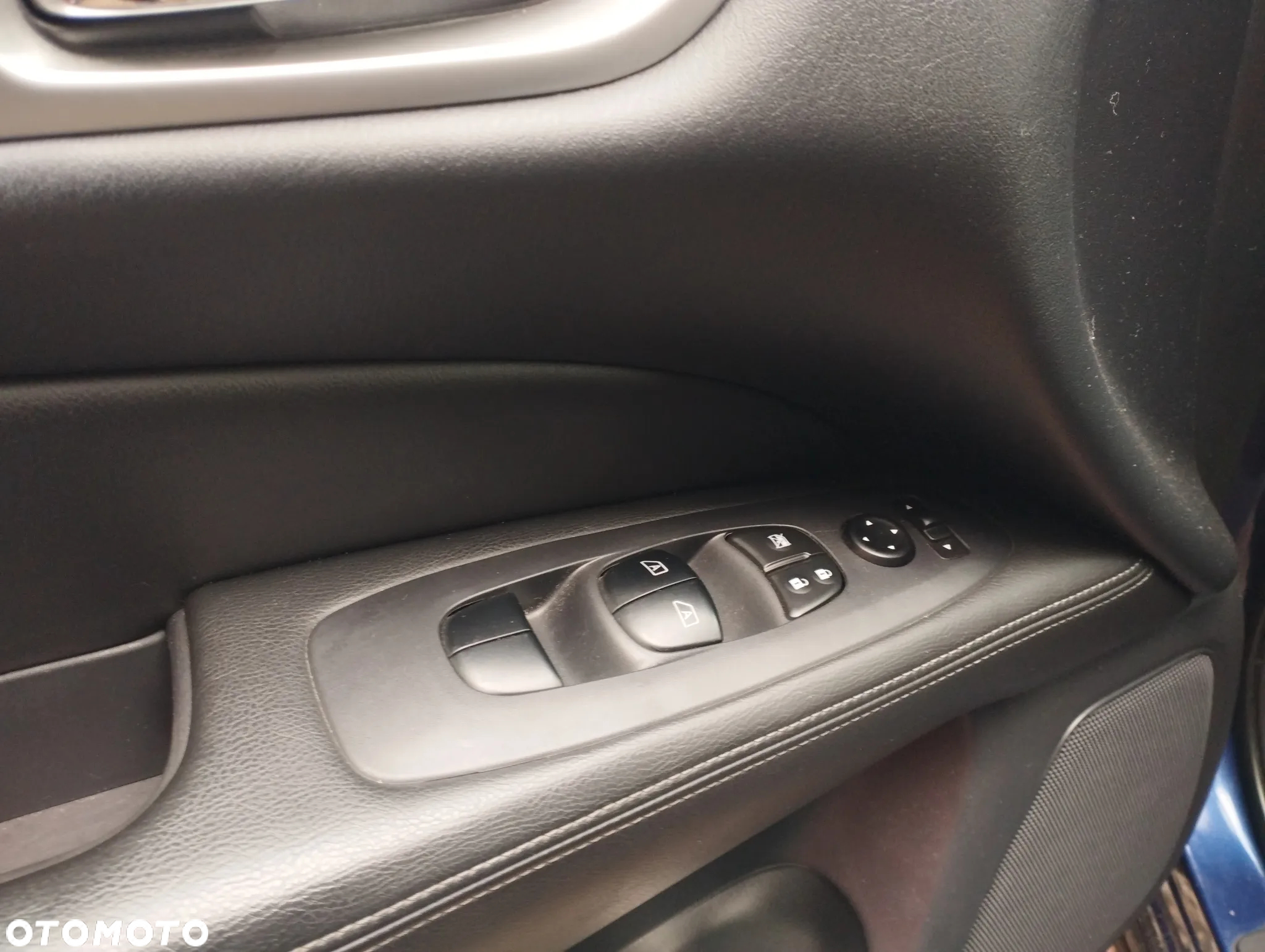 Nissan Pathfinder - 22