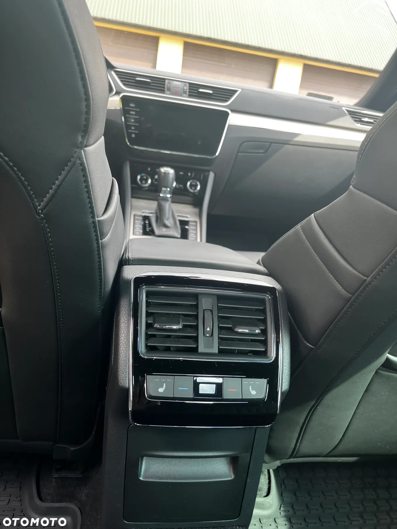 Skoda Superb 2.0 TDI 4x4 L&K DSG - 9