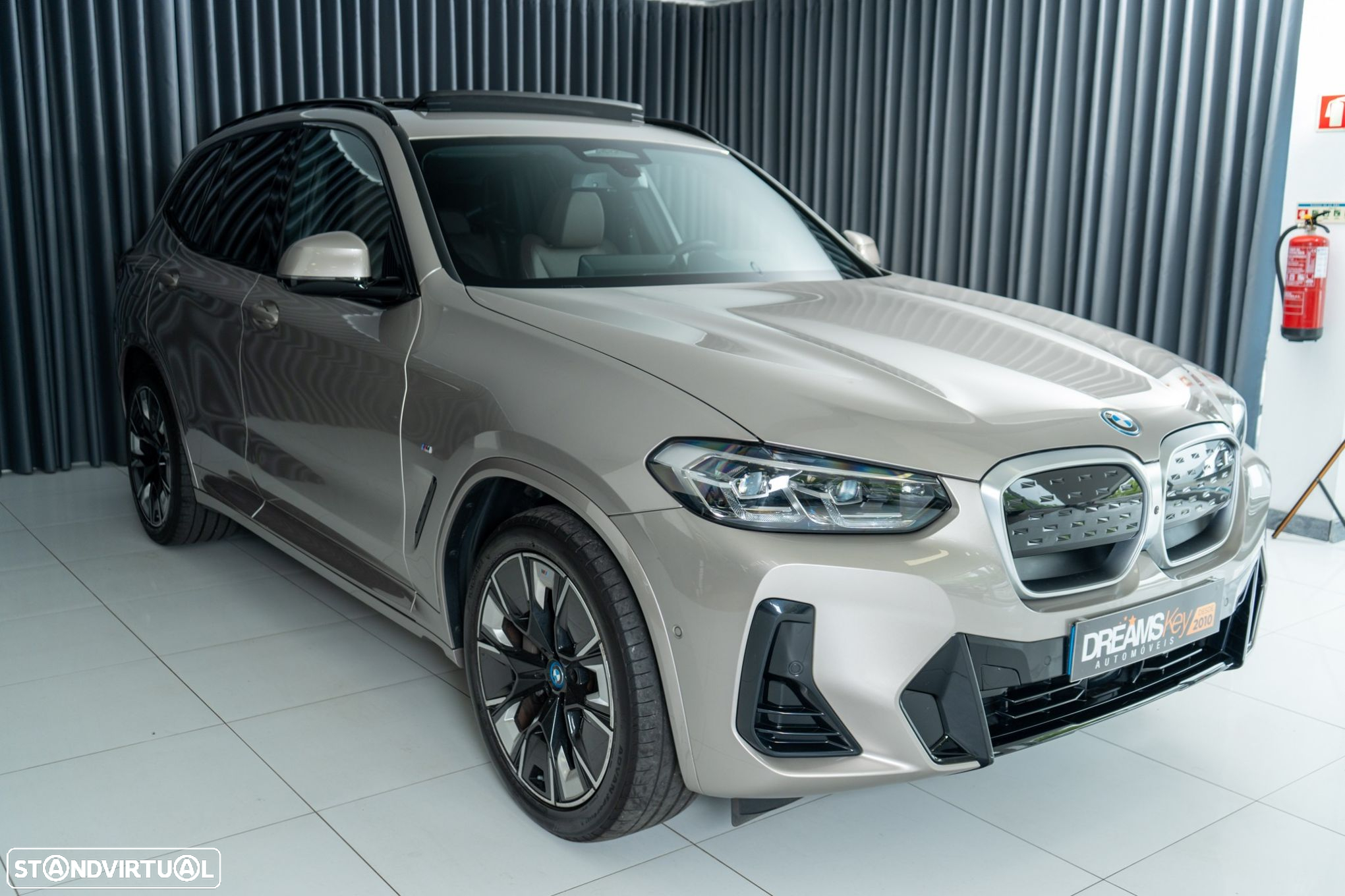 BMW iX3 M Sport Impressive - 13