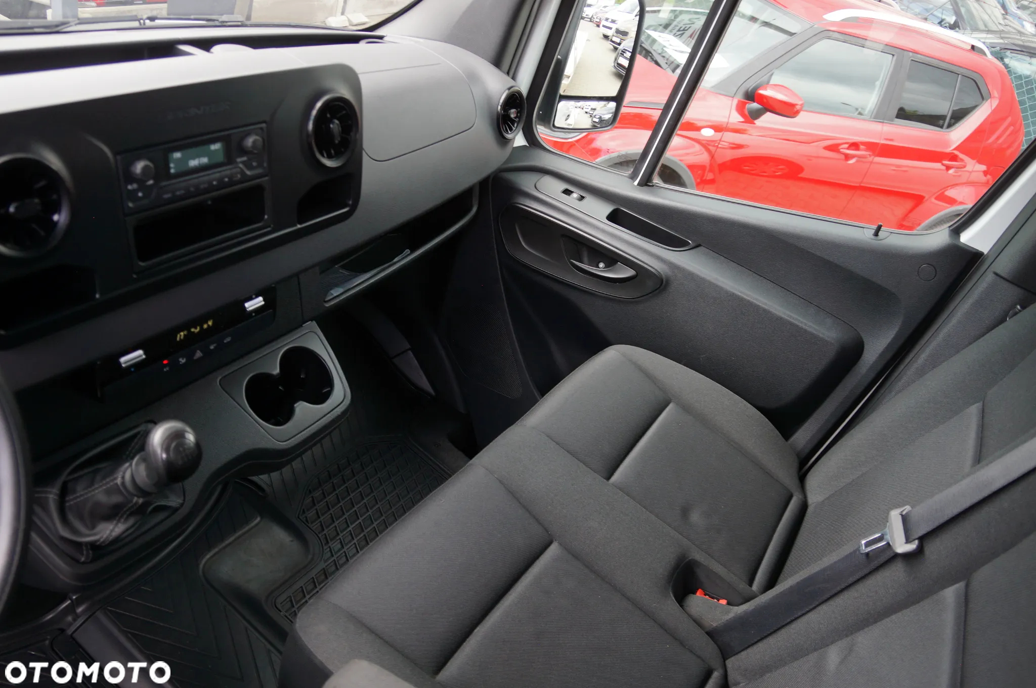 Mercedes-Benz Sprinter - 16