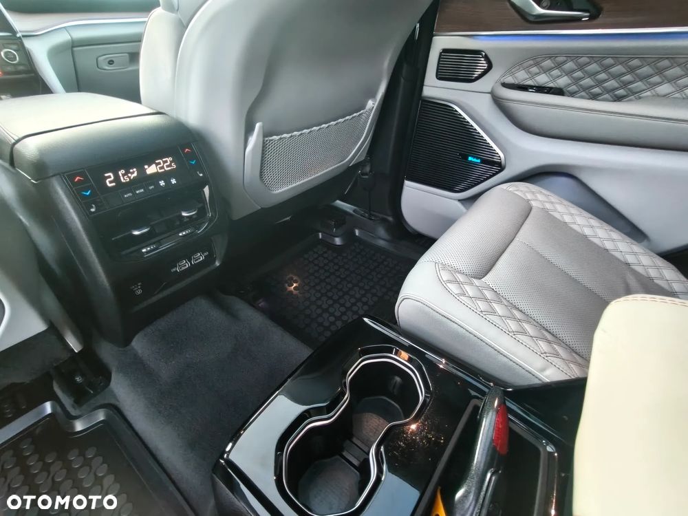Jeep Grand Cherokee - 34