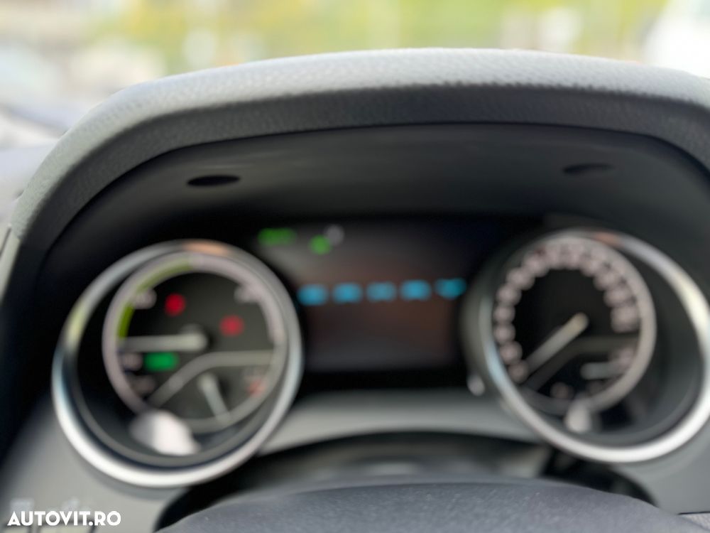 Toyota Camry 2.5 HEV Executive - 31