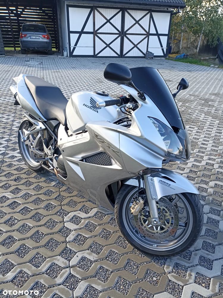 Honda VFR - 24