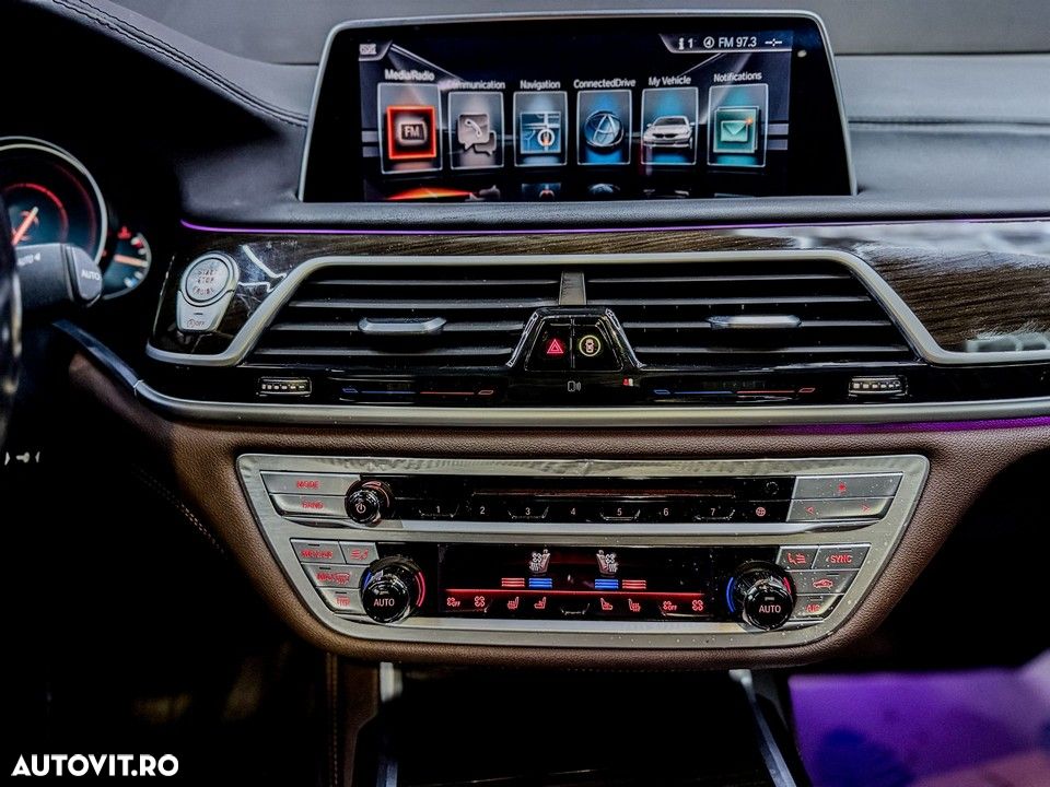 BMW Seria 7 740Li - 21