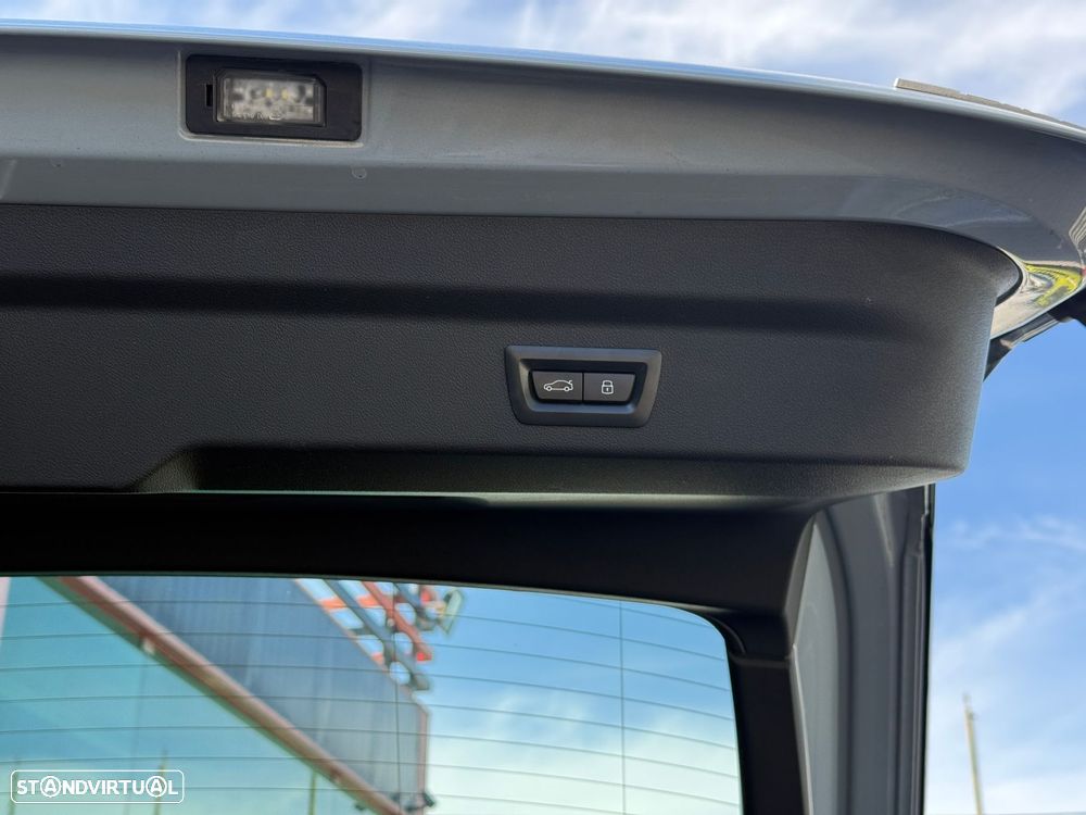 BMW iX2 eDrive20 Pack Desportivo M Pro - 16