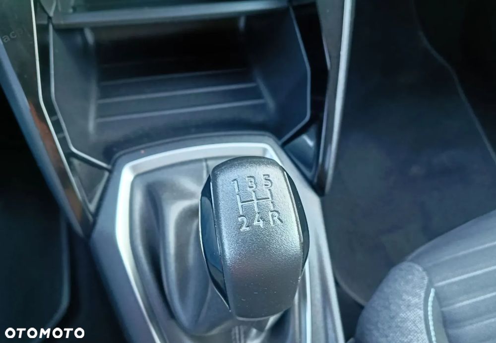 Peugeot 208 - 13