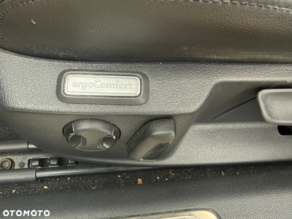 Volkswagen Passat - 12