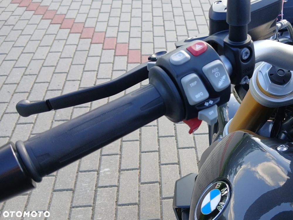 BMW R - 12