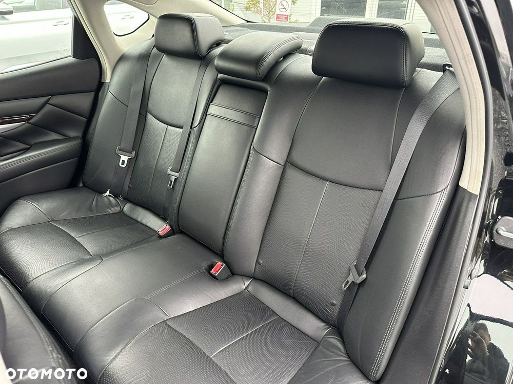 Infiniti M M37 - 21