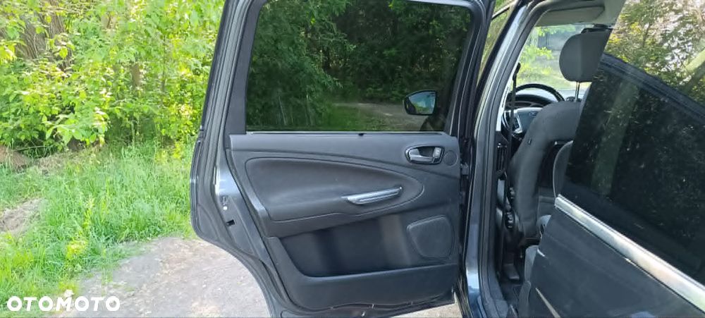 Ford Galaxy 2.0 TDCi Titanium - 24