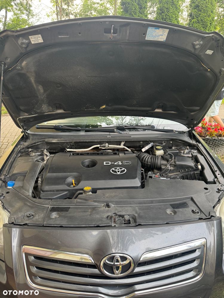 Toyota Avensis 2.0 D-4D - 14