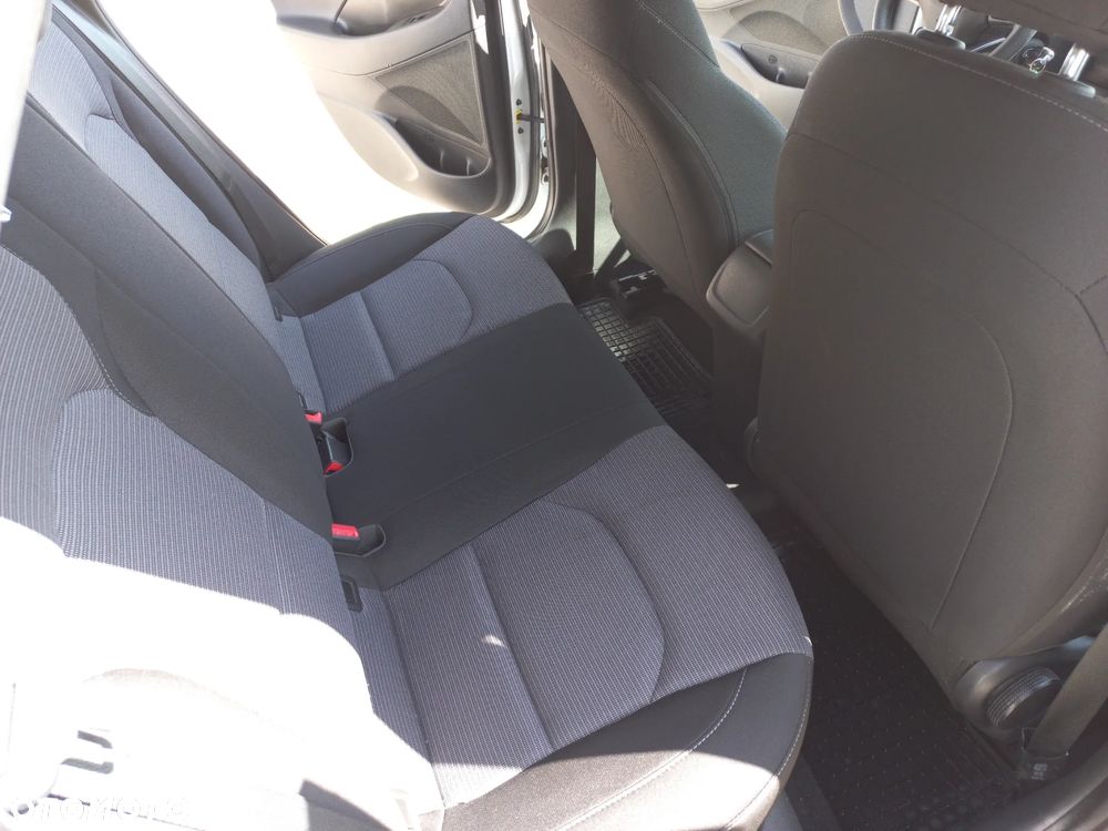 Hyundai i30 1.5 DPI Classic + - 11