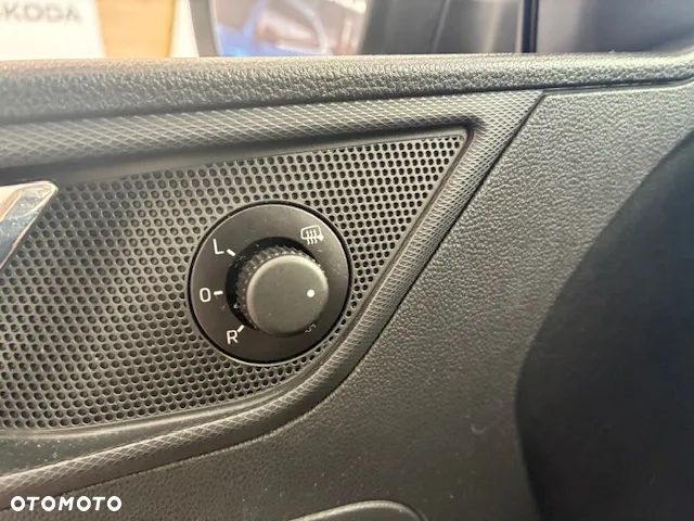 Skoda RAPID 1.2 TSI Ambition - 27