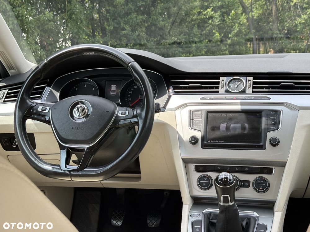 Volkswagen Passat 1.6 TDI BMT Comfortline - 22