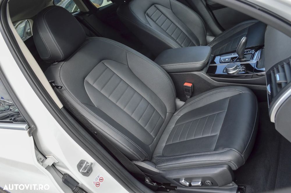 BMW X3 xDrive20i AT Luxury Line - 38